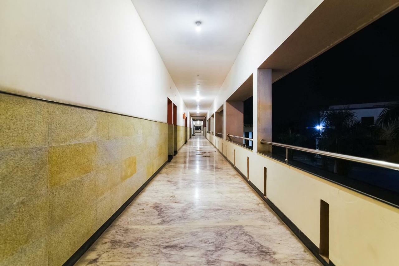 Oyo 48251 Dsr Grand Hotell Krishnagiri Exteriör bild